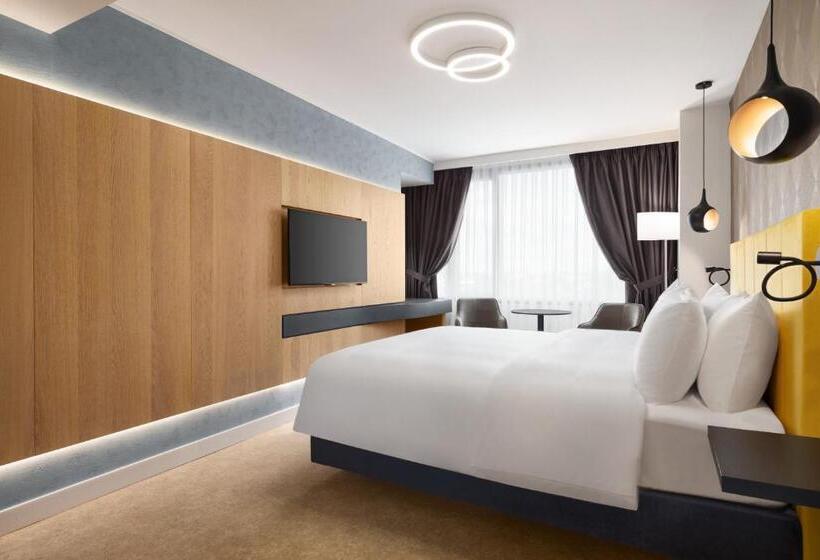 キングサイズベッドのスイートルーム, Ramada By Wyndham Slatina Parc