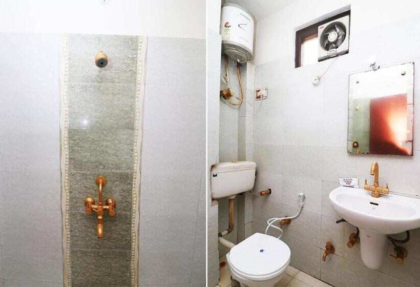 اتاق کلاسیک سه تخته, Gayatri Palace By Oyo Rooms