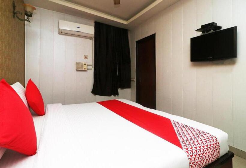 اتاق کلاسیک سه تخته, Gayatri Palace By Oyo Rooms