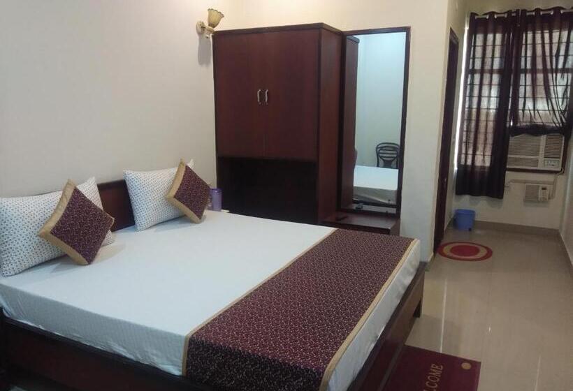 اتاق کلاسیک سه تخته, Gayatri Palace By Oyo Rooms