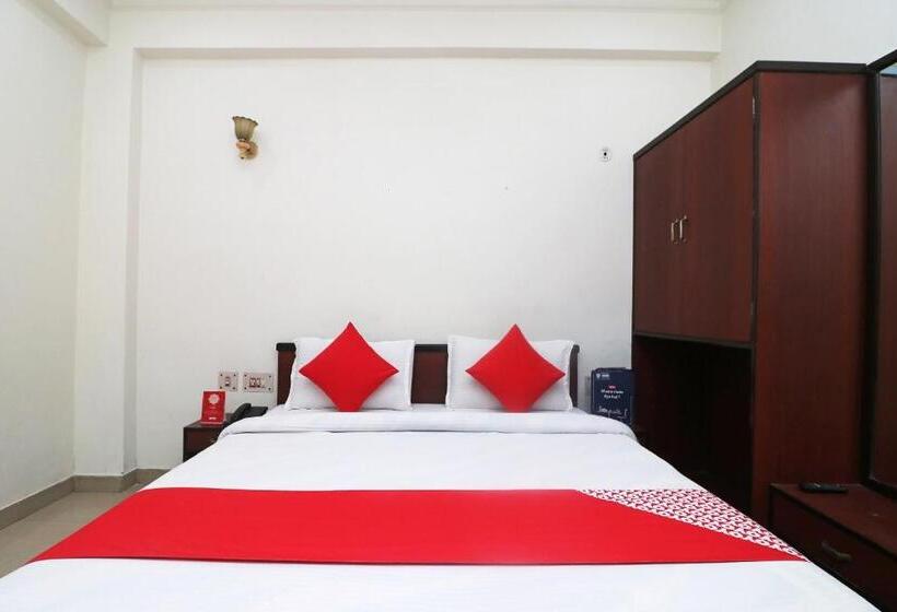 اتاق کلاسیک سه تخته, Gayatri Palace By Oyo Rooms