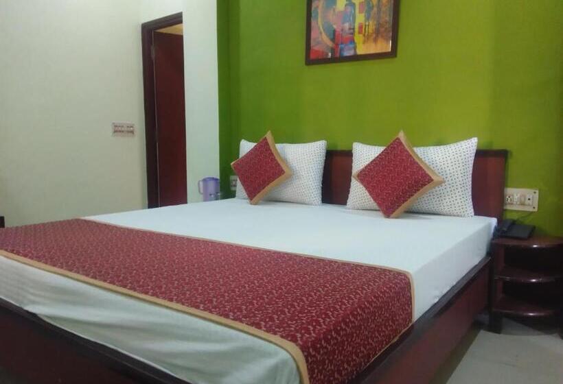 اتاق کلاسیک سه تخته, Gayatri Palace By Oyo Rooms