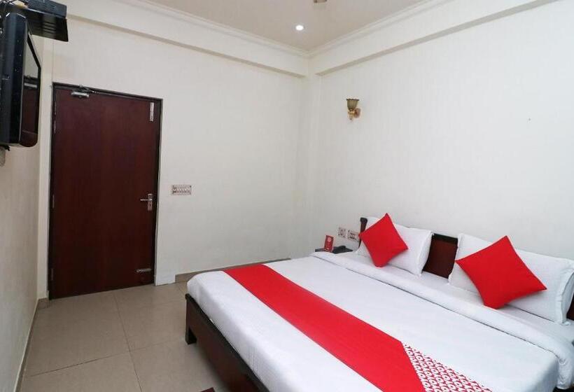 اتاق کلاسیک سه تخته, Gayatri Palace By Oyo Rooms