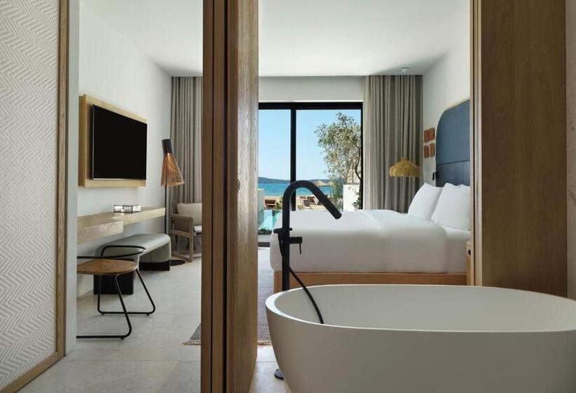 מיטת קינג בסוויטה, W Costa Navarino