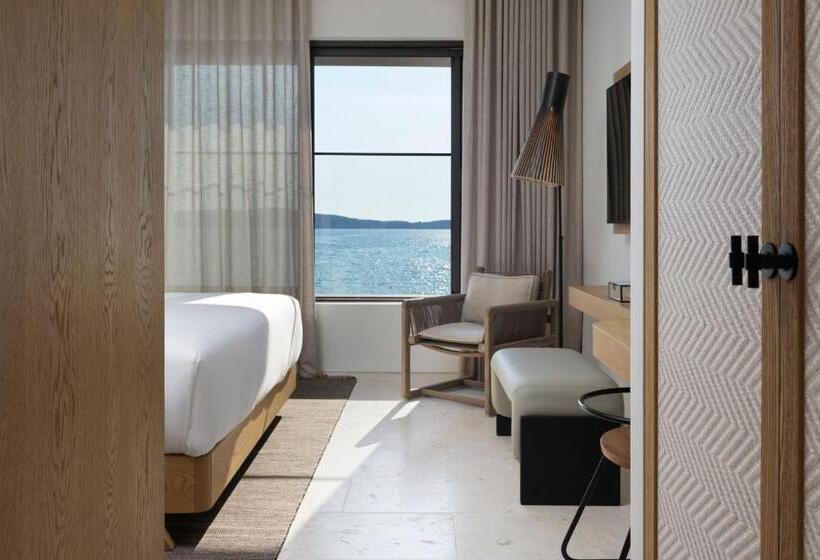 מיטת קינג בסוויטה, W Costa Navarino