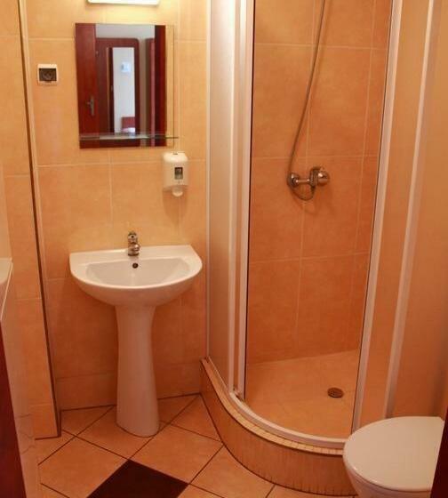 标准单人间, City Hostel