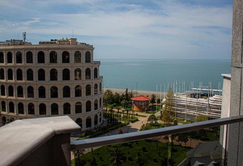 اتاق راحتی سه تخته, Rock Hotel First Line