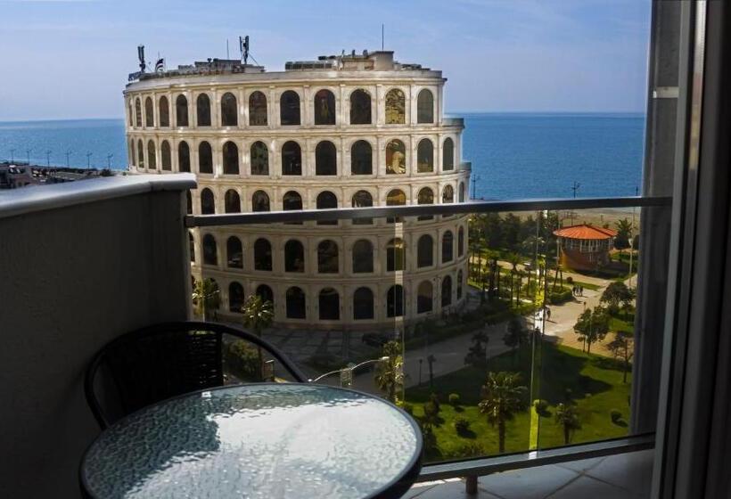 اتاق راحتی سه تخته, Rock Hotel First Line