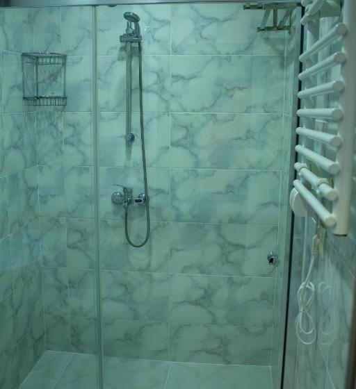 اتاق راحتی سه تخته, Rock Hotel First Line