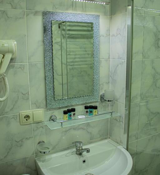 اتاق راحتی سه تخته, Rock Hotel First Line