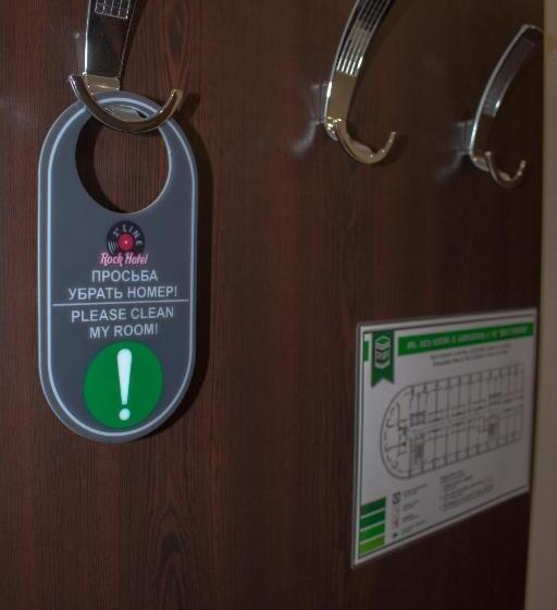 اتاق راحتی سه تخته, Rock Hotel First Line