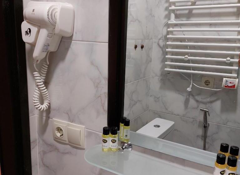 سوییت با چشم‌انداز پانوراما, Rock Hotel First Line