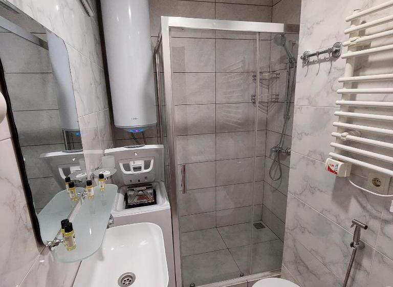 سوییت با چشم‌انداز پانوراما, Rock Hotel First Line