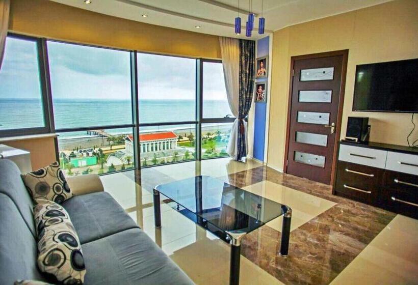 سوییت با چشم‌انداز پانوراما, Rock Hotel First Line