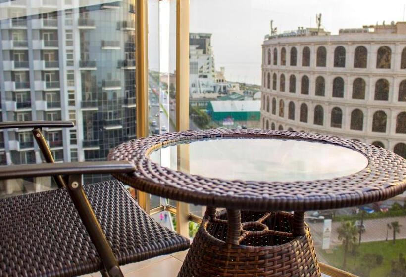 سوییت با چشم‌انداز پانوراما, Rock Hotel First Line