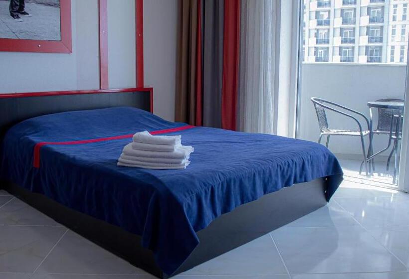 اتاق راحتی سه تخته, Rock Hotel First Line