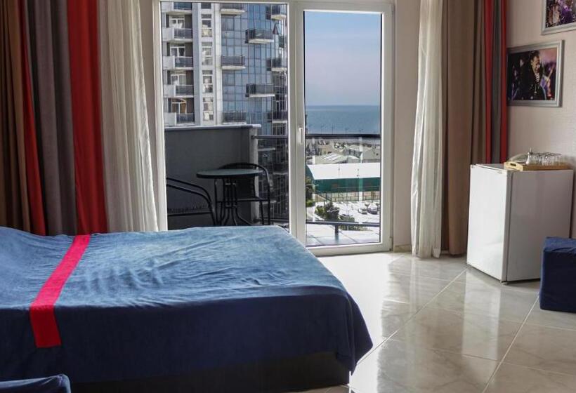 اتاق راحتی سه تخته, Rock Hotel First Line