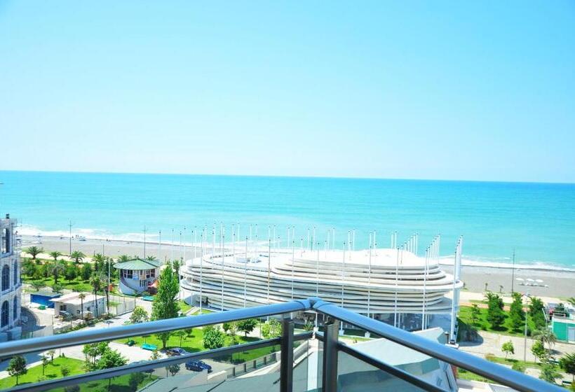 سوییت با چشم‌انداز پانوراما, Rock Hotel First Line