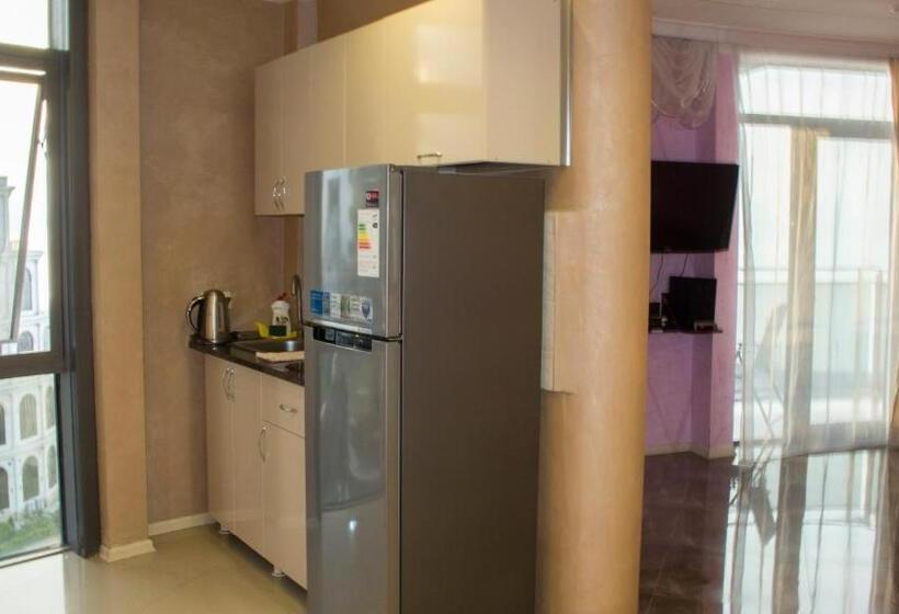 سوییت با چشم‌انداز پانوراما, Rock Hotel First Line