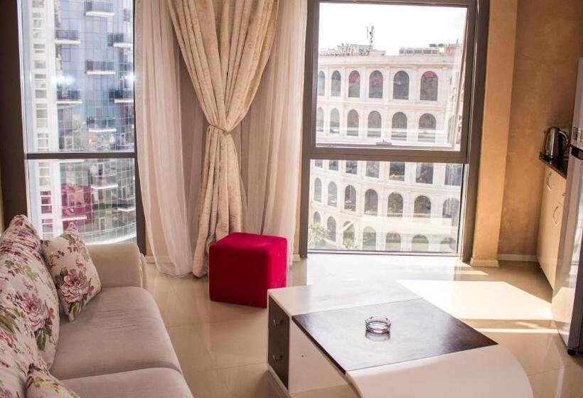 سوییت با چشم‌انداز پانوراما, Rock Hotel First Line