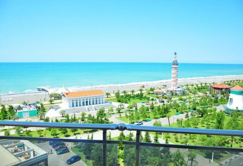 سوییت با چشم‌انداز پانوراما, Rock Hotel First Line