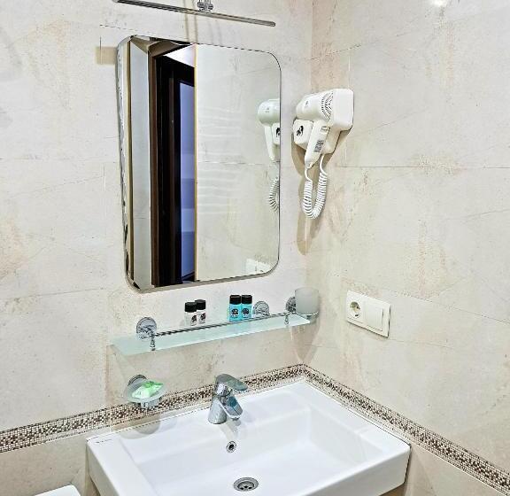 آپارتمان 1 خوابه با بالکن, Rock Hotel First Line