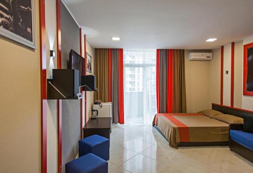 اتاق راحتی سه تخته, Rock Hotel First Line