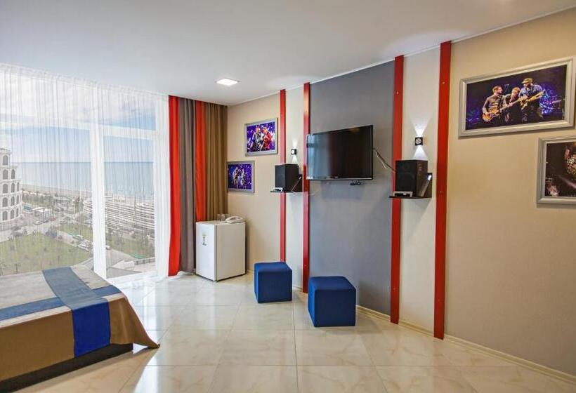 اتاق راحتی سه تخته, Rock Hotel First Line