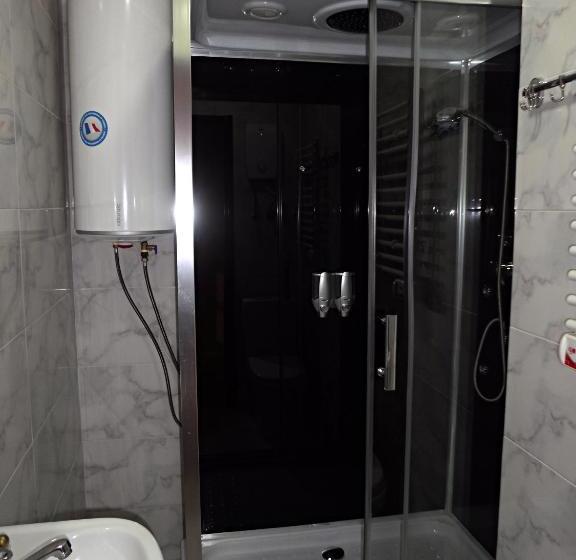 سوییت با چشم‌انداز پانوراما, Rock Hotel First Line