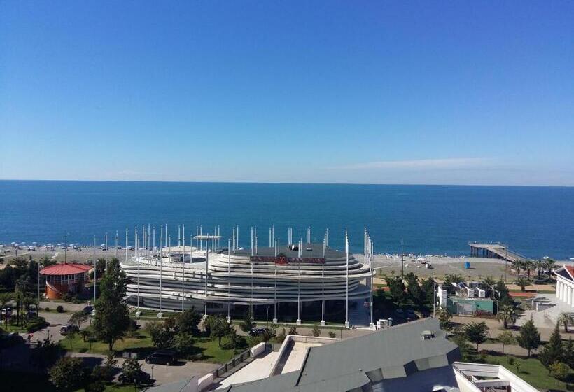 سوییت با چشم‌انداز پانوراما, Rock Hotel First Line