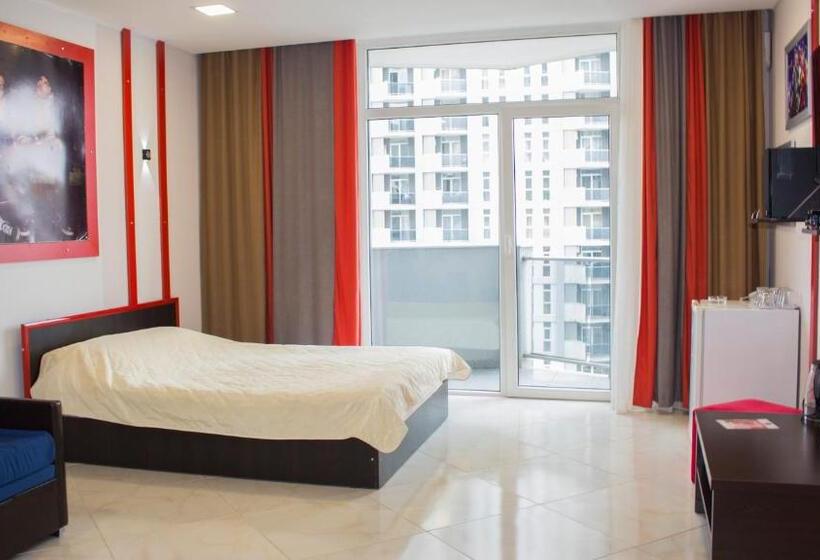 اتاق راحتی سه تخته, Rock Hotel First Line