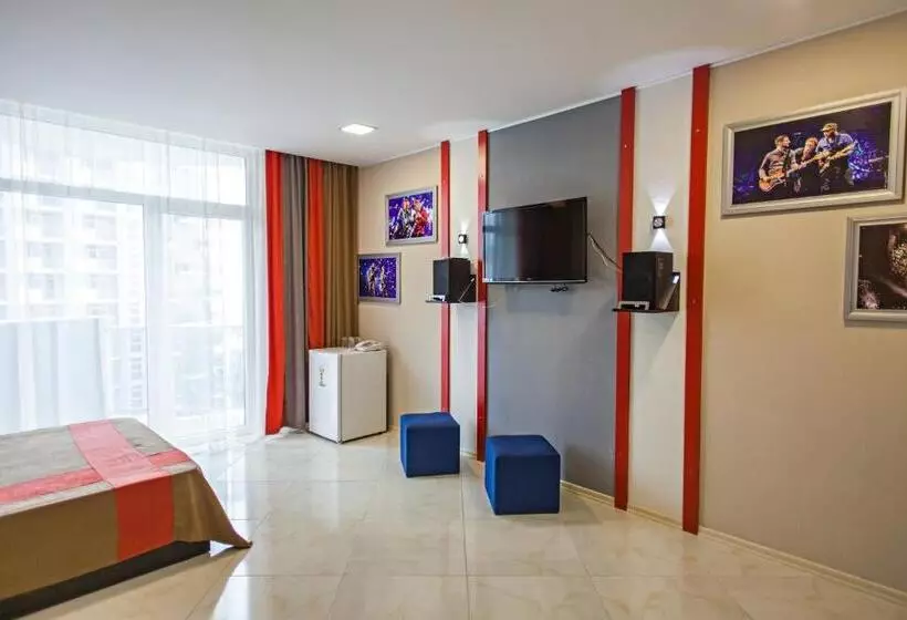 اتاق راحتی سه تخته, Rock Hotel First Line