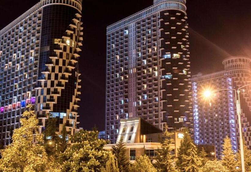 اتاق راحتی سه تخته, Rock Hotel First Line