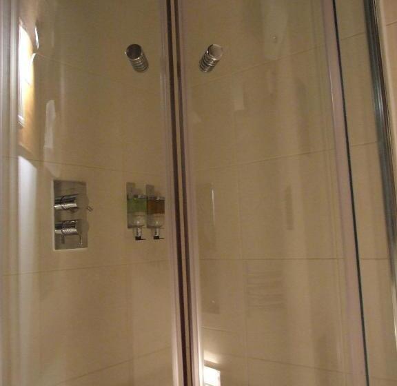 חדר סטנדרט, Glasgow House