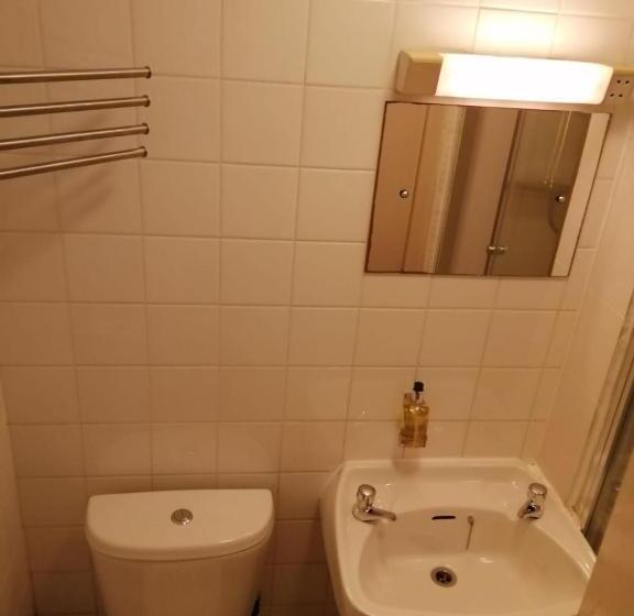 חדר סטנדרט יחיד, Glasgow House