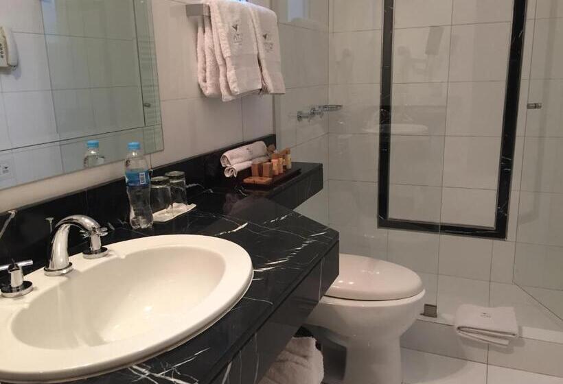 جناح جونيور, Atiq Boutique