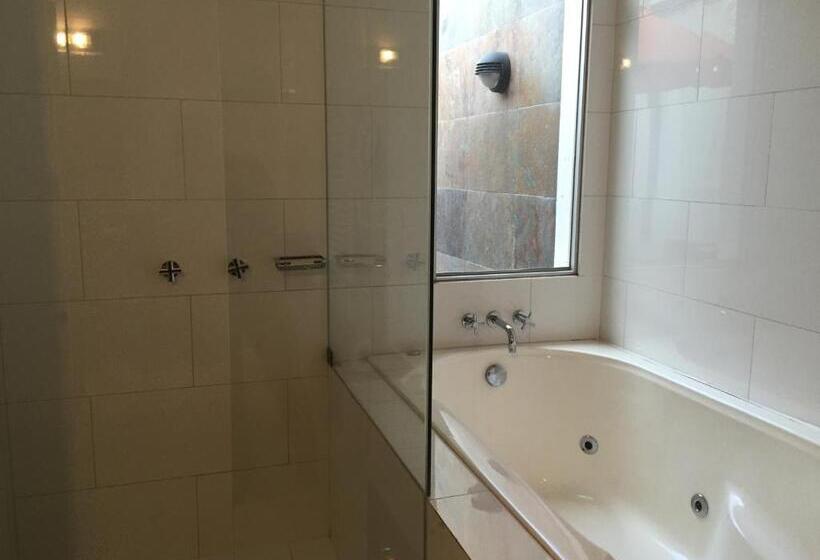 جناح ديلوكس, Atiq Boutique