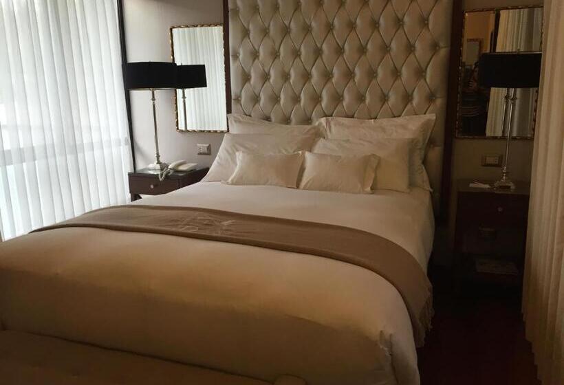 جناح ديلوكس, Atiq Boutique