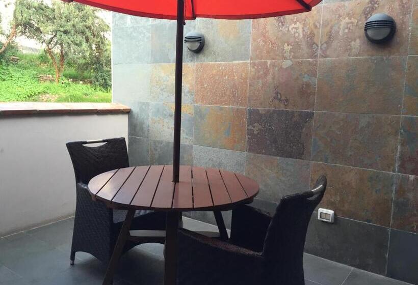 جناح ديلوكس, Atiq Boutique