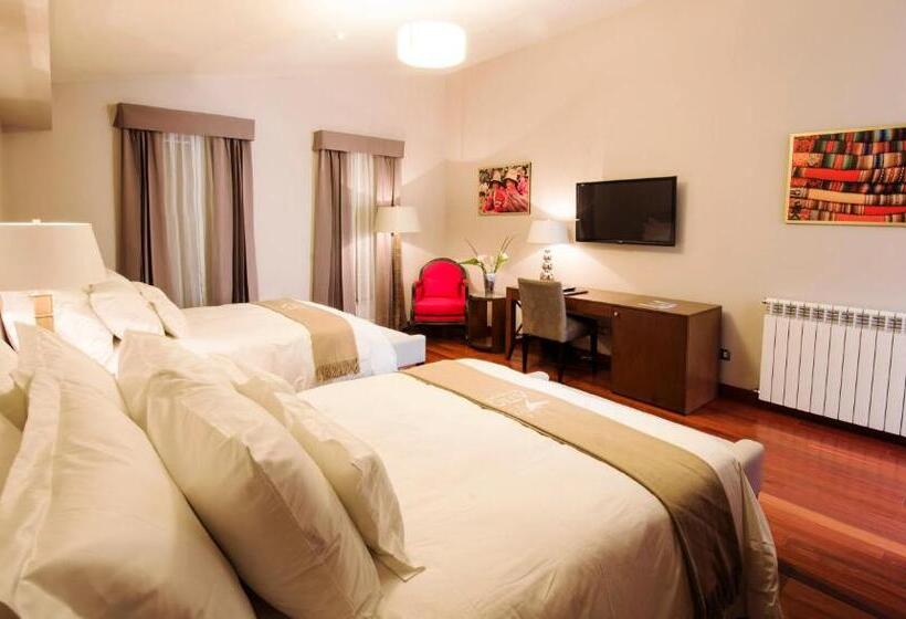 جناح جونيور, Atiq Boutique