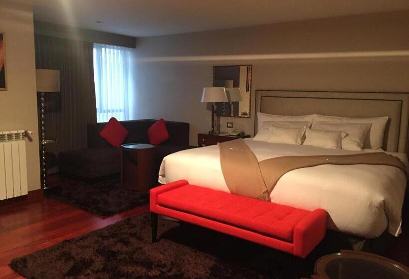 جناح جونيور, Atiq Boutique