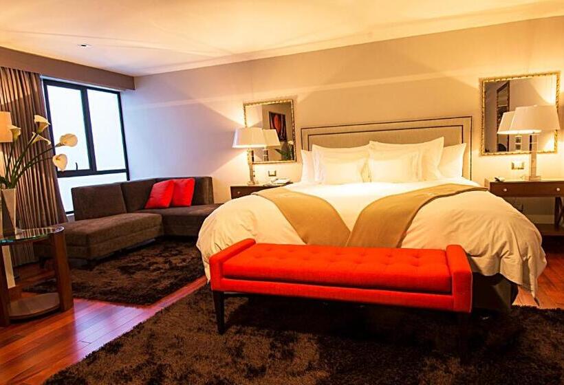 جناح جونيور, Atiq Boutique