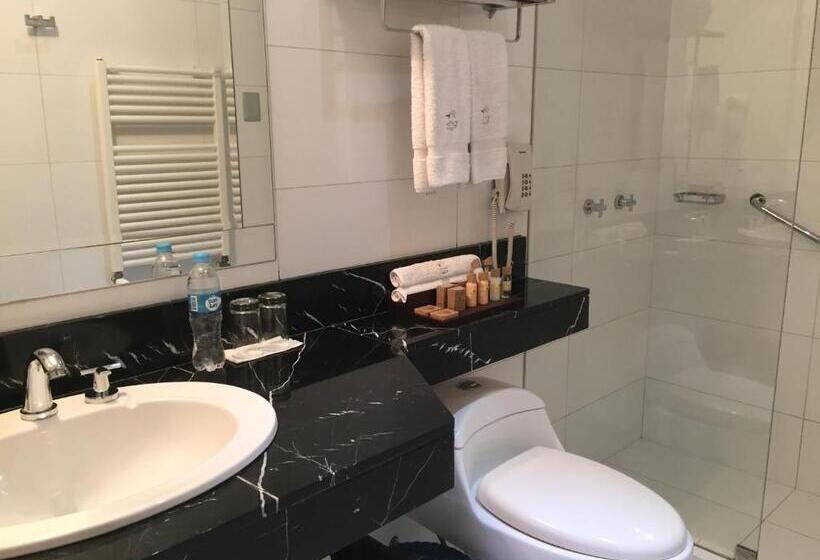 جناح جونيور, Atiq Boutique