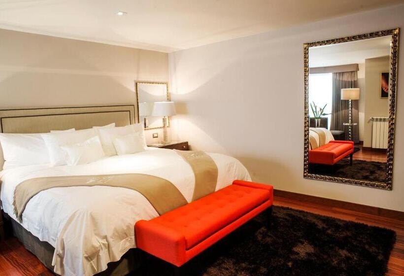 جناح جونيور, Atiq Boutique