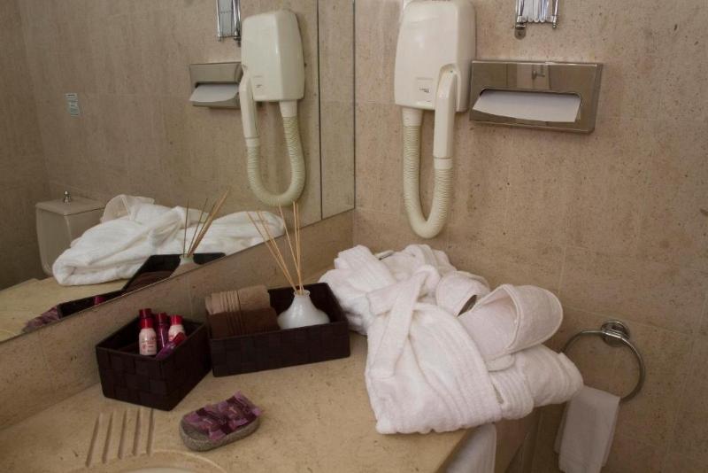 غرفة قياسية ثلاثية, Black Tulip  Porto Gaia