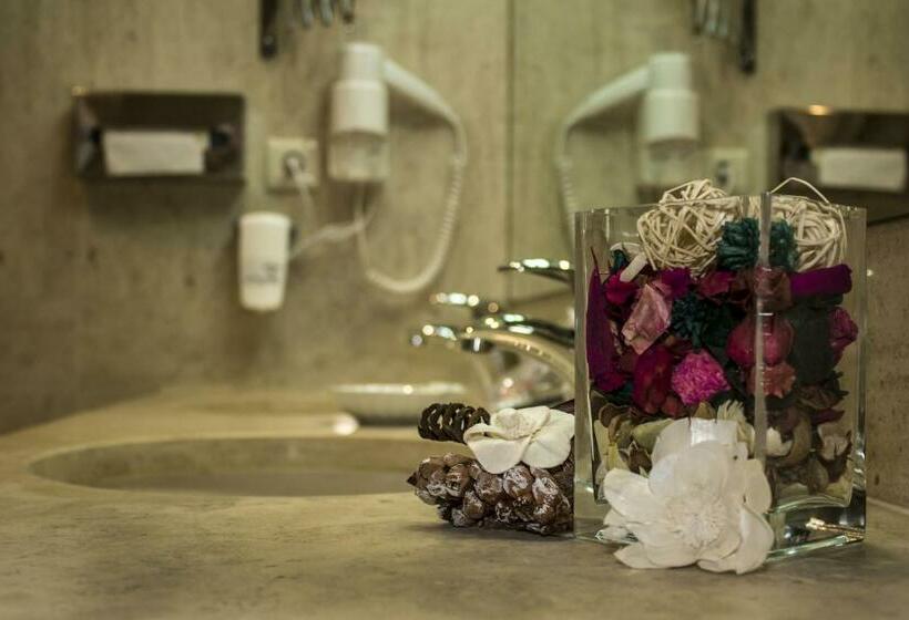 جناح, Black Tulip  Porto Gaia