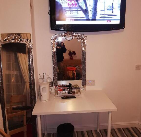 غرفة قياسية رباعية, Bukhari