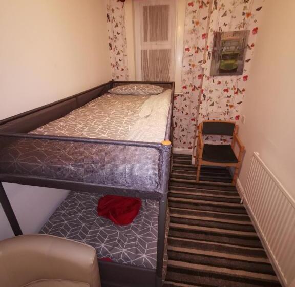 غرفة قياسية رباعية, Bukhari