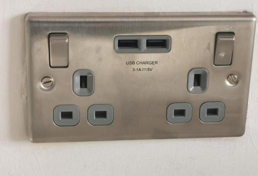 غرفة قياسية رباعية, Bukhari