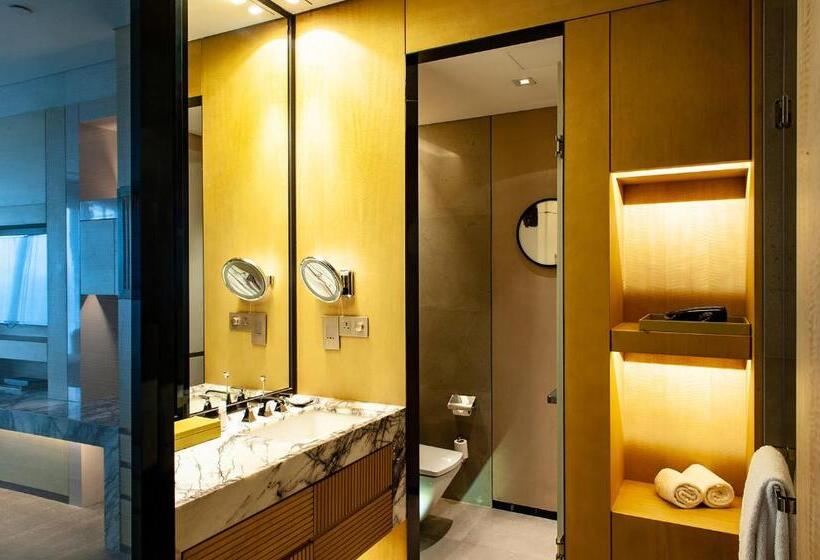 带大床的俱乐部房间, Hyatt Regency Tianjin East